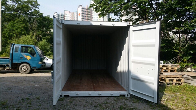 <div>안녕하세요</div>
<div>금번에 당사 20FT 컨테이너 1대를 </div>
<div>경기도 용인시 수지구 신봉동 쪽에 납품을 하였습니다</div>
<div>보시다시피 새컨테이너 이며 최상급 컨테이너 입니다</div>
<div>또한 색상또한 GRAY 색상이여서 부담없이 느낄 수 있는 색상중 하나입니다</div>
<div>컨테이너 구매 문의가 있으시면 </div>
<div>언제든지 당사로 문의 부탁드리겠습니다</div>